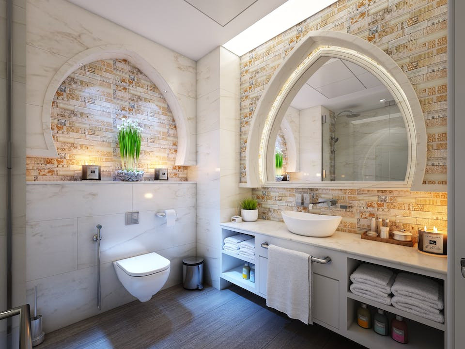 Cleaning method for wall toilet